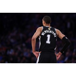 Useat loistavat NBA-pelaajat päättivät tänä kesänä tehdä palkkaleikkauksia sopimustensa uusimisen yhteydessä